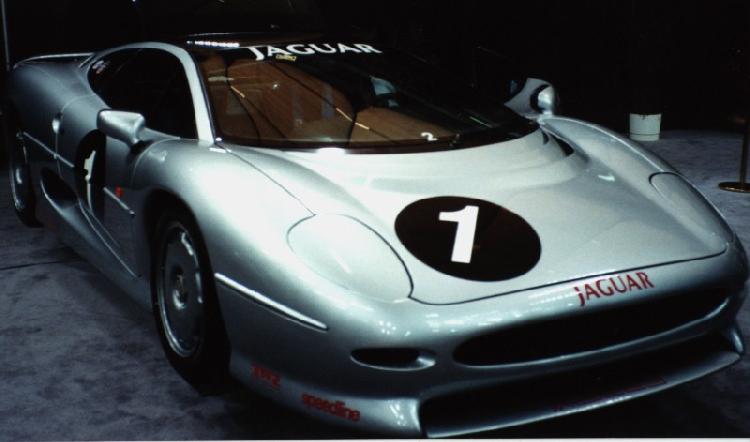 xj220_3.jpg (35322 bytes)